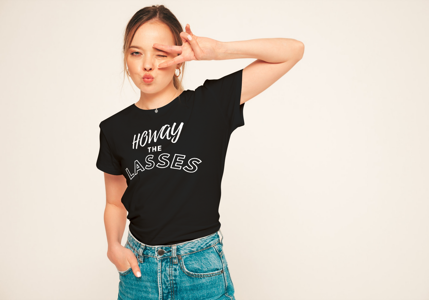 Howay The Lasses T-Shirt | Geordie Girls | Women | Toon | NUWFC | NUFC | Football Fan | Stylish